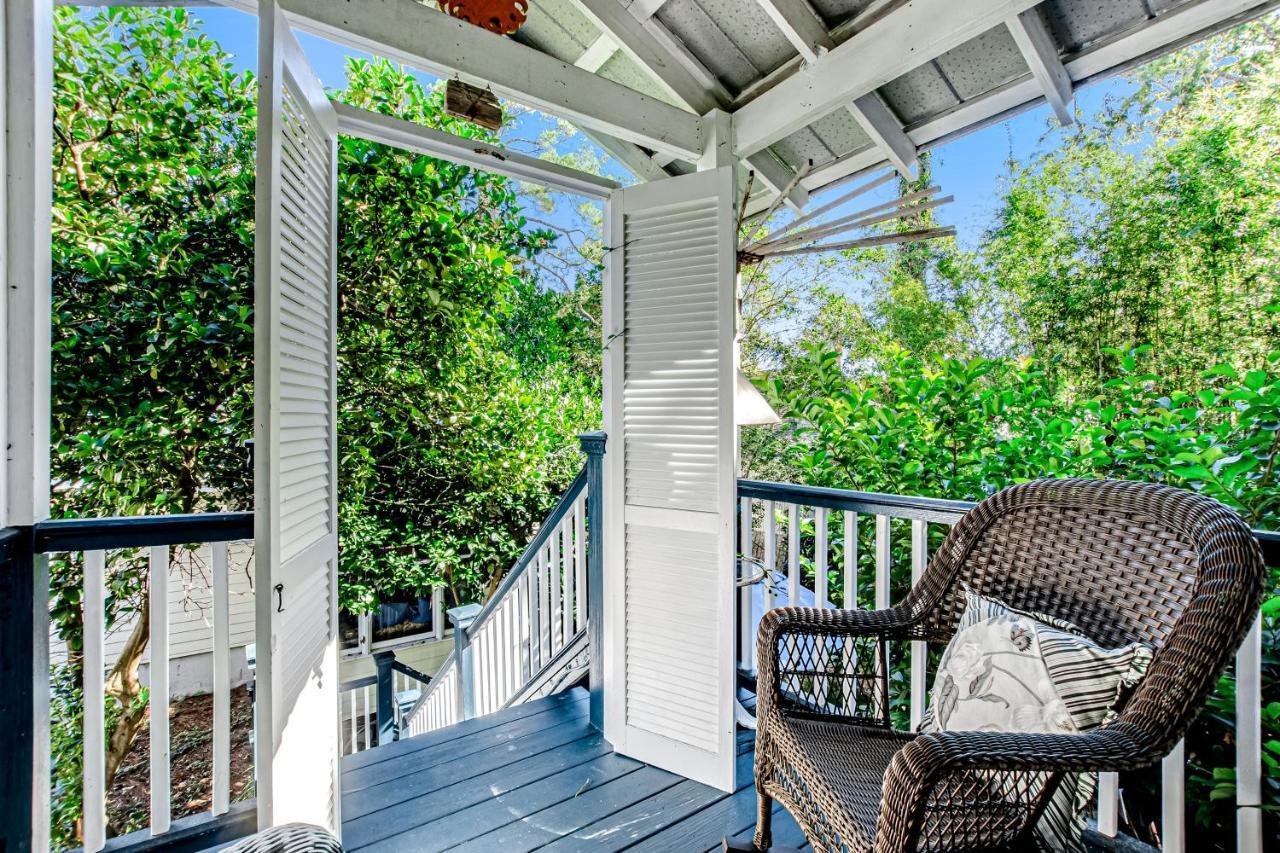 Отель Baby Breezy Tree House Demere Park Экстерьер фото