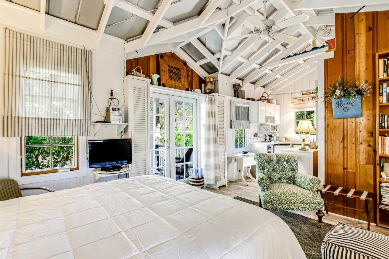 Отель Baby Breezy Tree House Demere Park Экстерьер фото