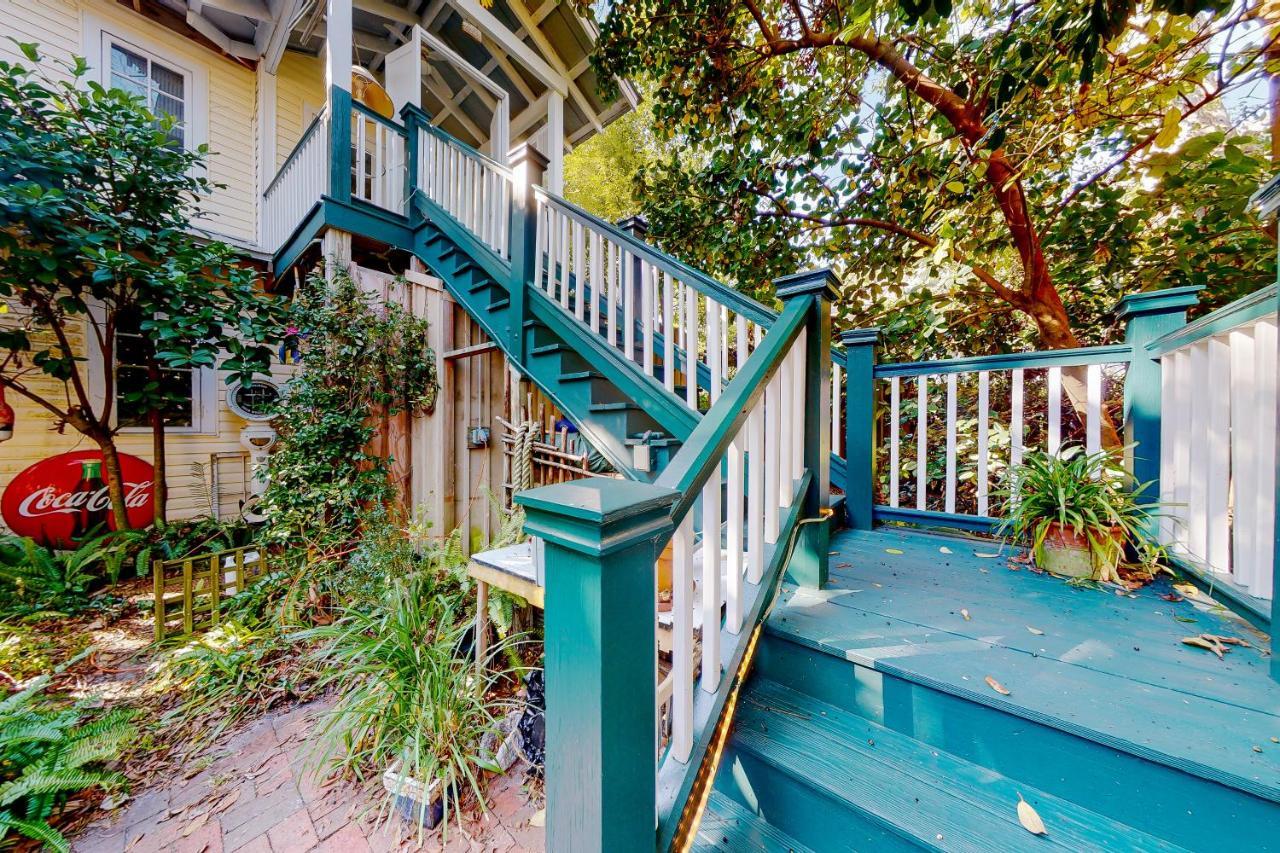 Отель Baby Breezy Tree House Demere Park Экстерьер фото